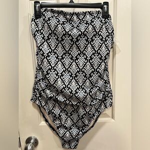Swimsuit Shade & Shore Geometric One-Piece Size XL NWT